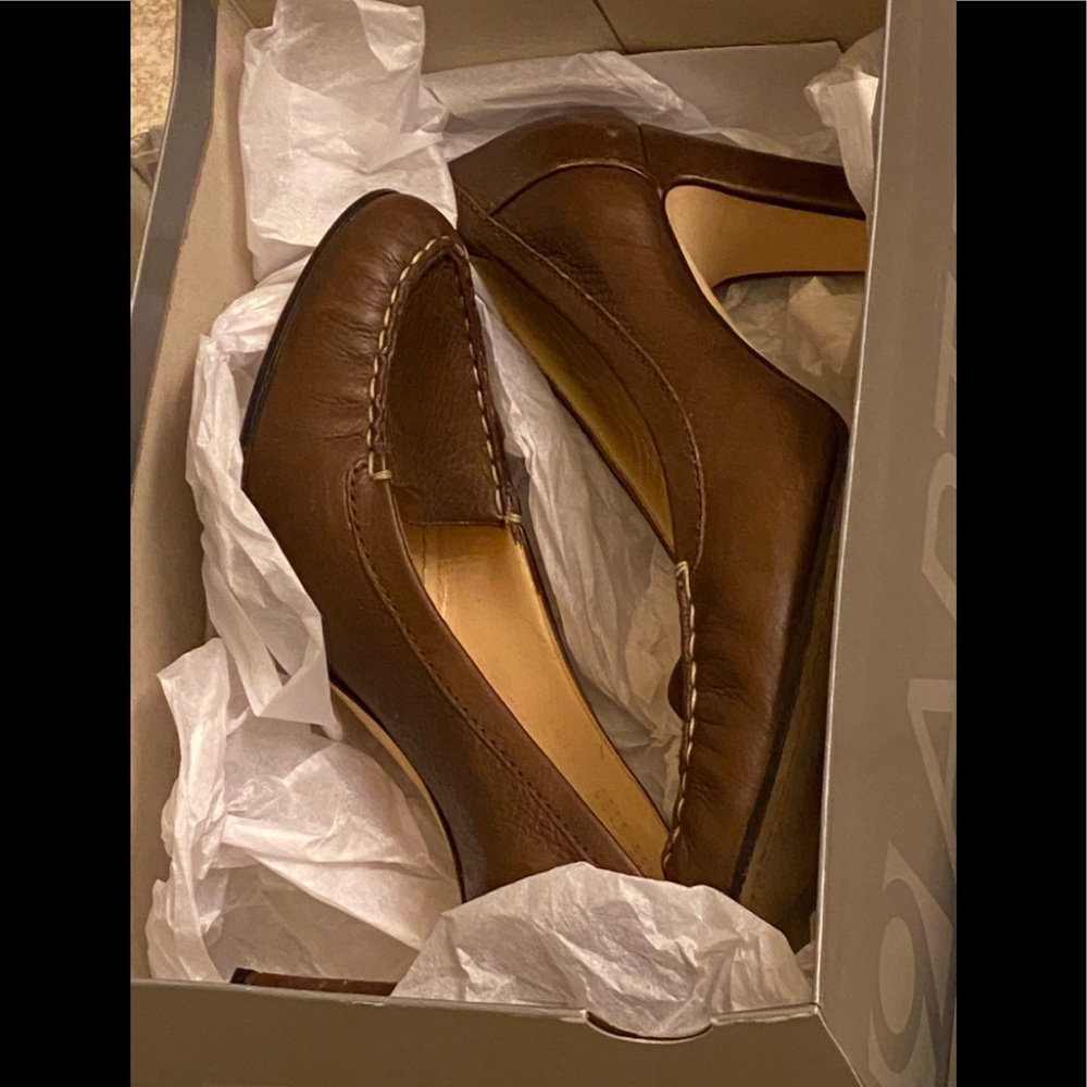 Heeled pumps